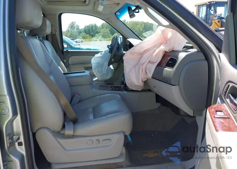 2012 Chevrolet Suburban 1500 Ltz из США, поврежденный, VIN 1GNSKKE78CR178539